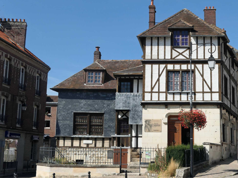 tourisme noyon oise maison calvin protestant eglise chauffeur prive
